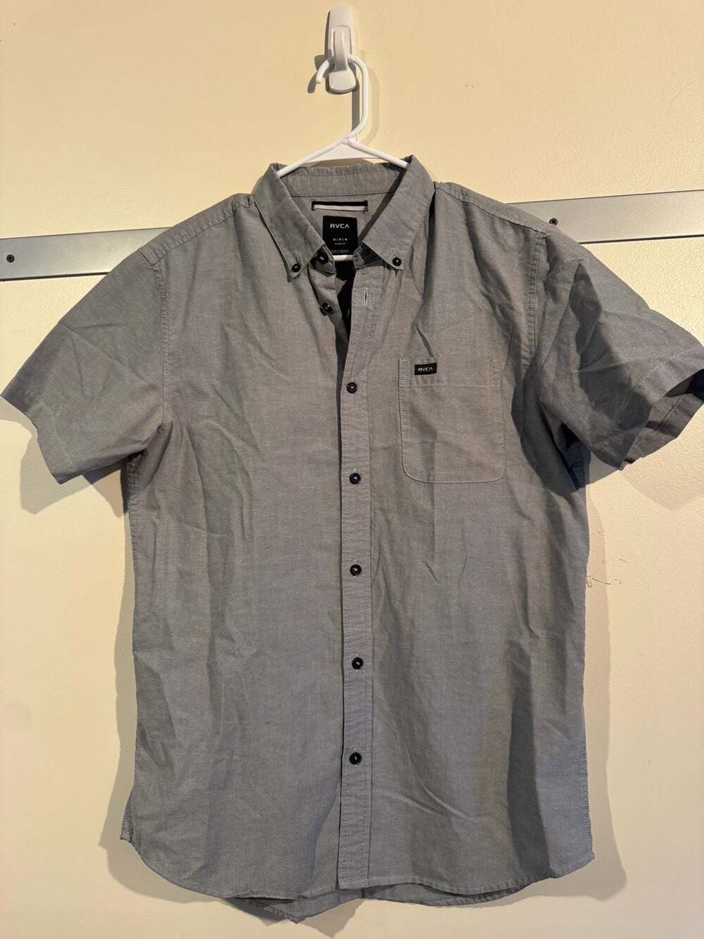 RVCA Slim Fit Short Sleeve Button Down Shirt Gray Size M